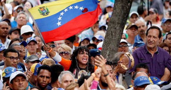 Venezuela thu thập chữ ký người dân phản đối lệnh trừng phạt của Mỹ