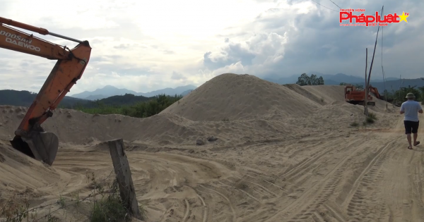 Quảng Ngãi: Bãi tập kết cát không phép gây ô nhiễm khu dân cư