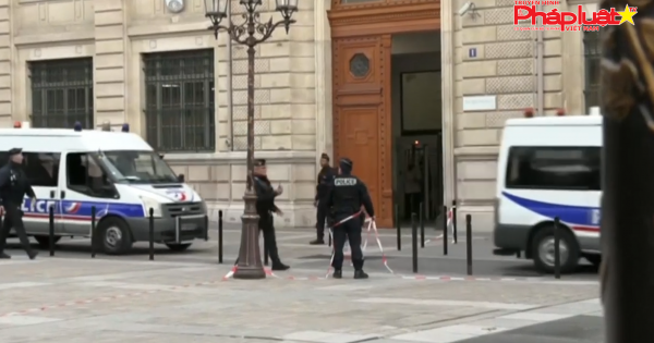 Pháp: Nhân viên hành pháp đâm dao khiến 4 người thiệt mạng