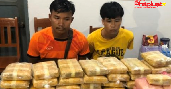 Quảng Trị: Bắt 2 đối tượng người nước ngoài cùng hơn 200.000 viên ma túy