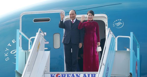 Thủ tướng đến Busan, bắt đầu chương trình dự hội nghị cấp cao ASEAN-Hàn Quốc