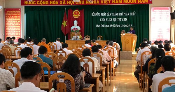Bãi nhiệm chức vụ Chủ tịch HĐND TP Phan Thiết
