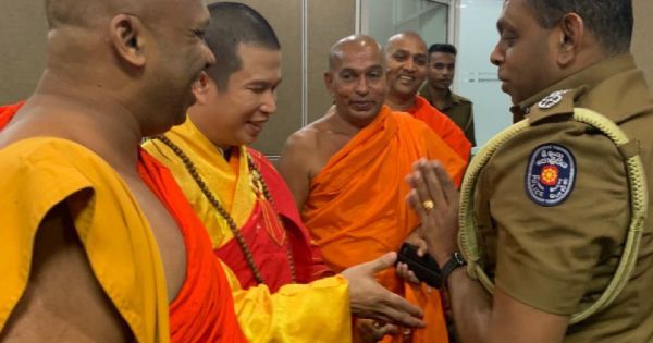 Đại đức Dhammananda Thích Phước Ngọc- Đặc phái viên quốc tế tại ủy ban tuyên dương khen thưởng Phật giáo Chính Phủ Sri Lanka gặp gỡ các Bộ trưởng và chính khách Sri Lanka