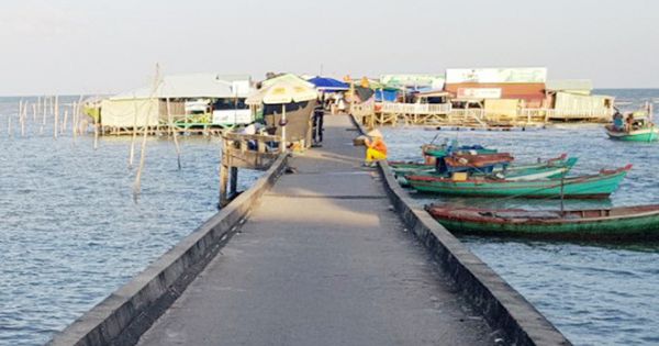 Tháo dỡ cầu cảng Hàm Ninh ở Phú Quốc