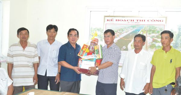 Chủ tịch UBND tỉnh thăm Ban lãnh đạo điều hành dự án cống âu thuyền Ninh Quới