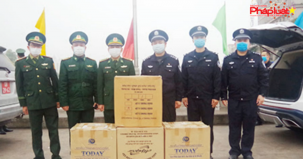 Tặng 10.000 khẩu trang cho Trạm kiểm tra Biên phòng Đông Hưng, Trung Quốc