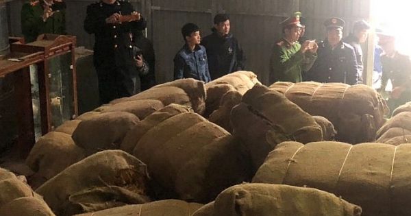 Vụ 42 tấn thuốc lá nhập lậu tại Cao Bằng: Công an làm việc với các đối tượng liên quan