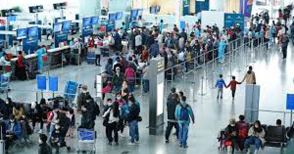 Dừng tất cả các chuyến bay chở khách từ nước ngoài đến Tân Sơn Nhất