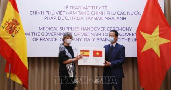 Việt Nam tặng hơn nửa triệu khẩu trang kháng khuẩn hỗ trợ các nước châu Âu chống dịch COVID-19