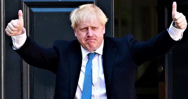 Thủ tướng Anh Boris Johnson rời khu chăm sóc đặc biệt