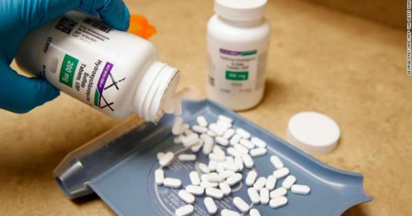 COVID-19: WHO ngừng thử nghiệm thuốc chống sốt rét và thuốc chữa HIV
