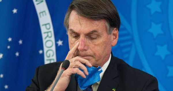 Tổng thống Brazil xác nhận dương tính với SARS-CoV-2