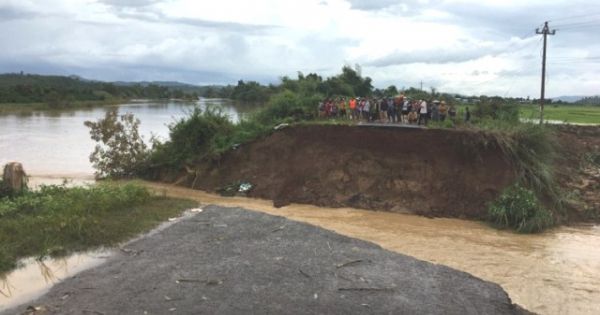 Đắk Lắk: Mưa lớn gây ngập lụt nhiều nhà cửa, cây trồng, chia cắt giao thông