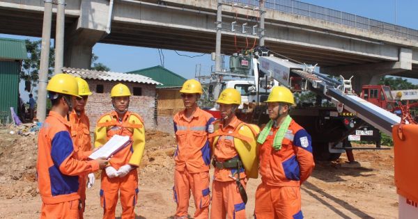 Công ty Điện lực Vĩnh Phúc tăng cường công tác đảm bảo an toàn lưới điện mùa mưa bão