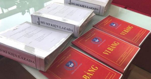Bán sách giả Lazada bị khởi kiện