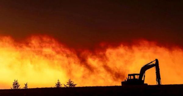 Cháy rừng khủng khiếp ở Mỹ, nửa triệu người phải sơ tán