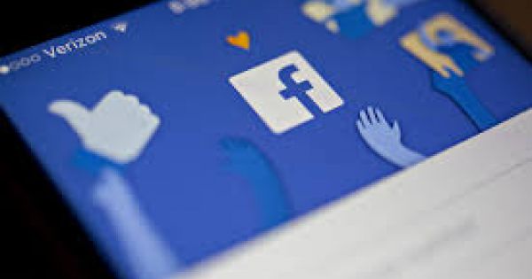 Facebook 'cấm cửa' tất cả tài khoản liên quan đến nhóm QAnon