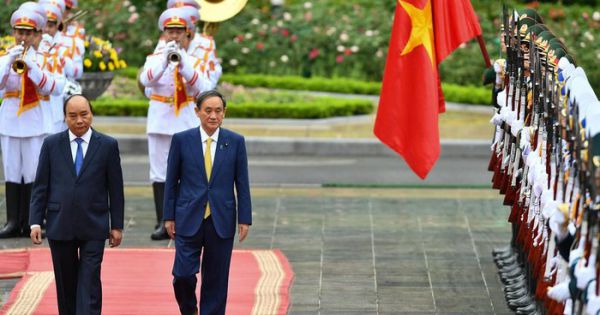 Thủ tướng Nhật Bản rời Việt Nam