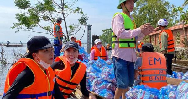 Ca sĩ Hồng Nhung và dàn hoa hậu đến miền Trung cứu trợ