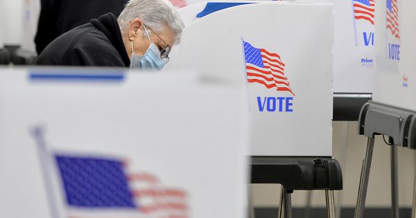 Bầu cử Mỹ: Gần 98 triệu cử tri đã bỏ phiếu sớm