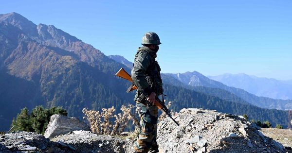Ấn Độ, Pakistan đấu súng ở vùng giới tuyến, ít nhất 14 người thương vong