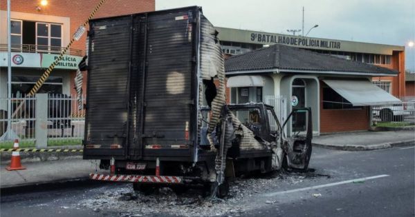Brazil: Băng cướp ngân hàng rải tiền đầy đường khi tẩu thoát