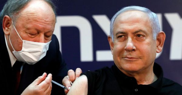 Thủ tướng Israel tiêm vắc-xin ngừa COVID-19 trên truyền hình trực tiếp
