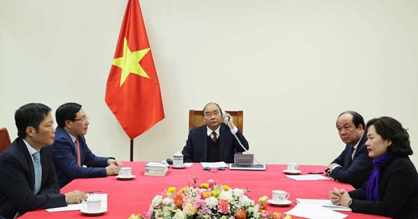 Thủ tướng Nguyễn Xuân Phúc trao đổi với Tổng thống Donald Trump về “thao túng tiền tệ”