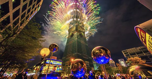 Tòa tháp Taipei 101 trình diễn pháo hoa đón năm mới với chủ đề 