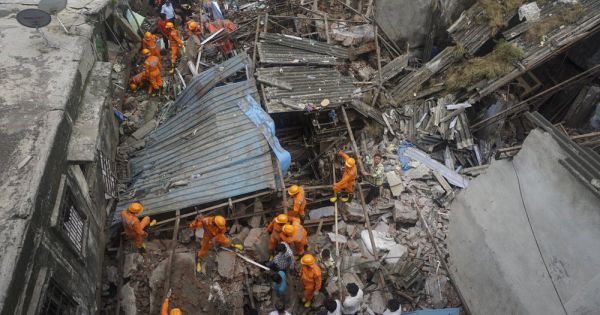 Thương vong lớn trong vụ sập mái nhà tại Ấn Độ