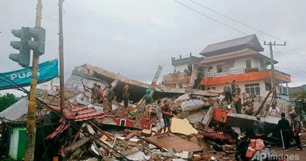 Động đất mạnh ở Indonesia: Hàng trăm người thương vong, hàng nghìn người phải di tản