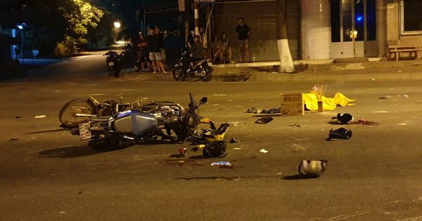 Bình Dương: Vượt đèn đỏ gây tai nạn, 2 người chết, 3 bị thương