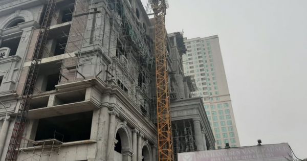 Sập giàn giáo xây dựng trung tâm đá quý ở Phú Thọ: 1 nạn nhân đã tử vong