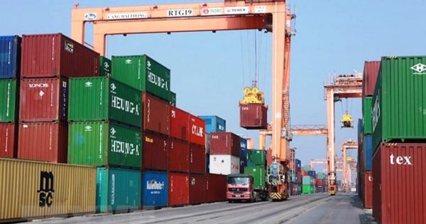Hải quan TPHCM buộc tái xuất gần 1.400 container phế liệu
