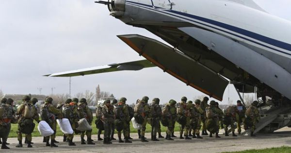Nga bất ngờ ra lệnh rút quân khỏi biên giới Ukraine