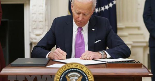 Chính quyền Tổng thống Mỹ J.Biden đảo ngược lệnh cấm về trợ cấp cho sinh viên