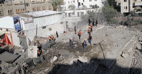 Israel đánh sập tòa nhà ngân hàng của Hamas