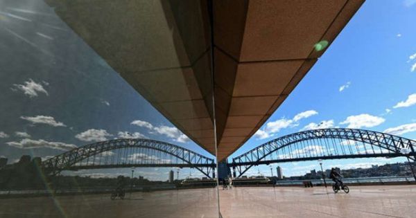 Australia phong tỏa nghiêm ngặt thành phố Sydney