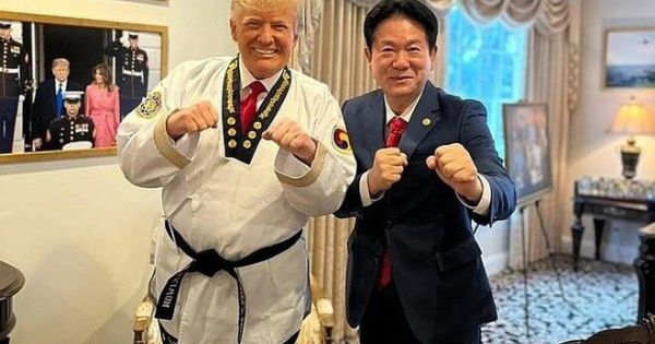 Nhận đai đen 9 đẳng taekwondo, ông Trump tuyên bố sẽ mặc võ phục tới Điện Capitol