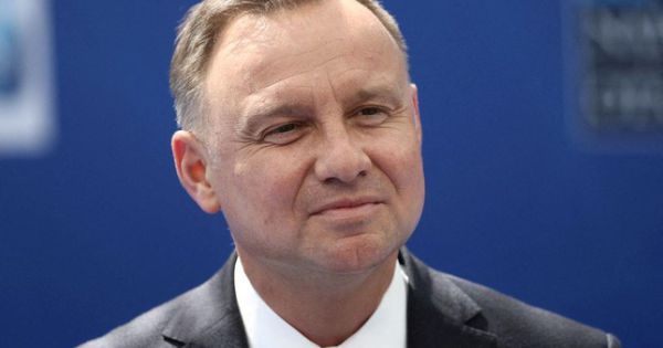 Tổng thống Ba Lan mắc COVID-19 lần hai