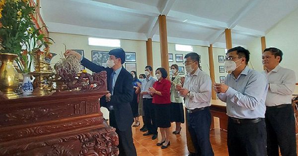 Thứ trưởng Bộ Tư pháp Nguyễn Thanh Tịnh cùng đoàn công tác dâng hương tại khu di tích lịch sử của Bộ