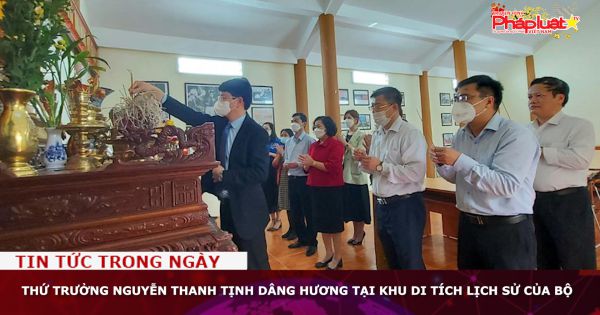 Thứ trưởng Nguyễn Thanh Tịnh dâng hương tại Khu di tích lịch sử của Bộ