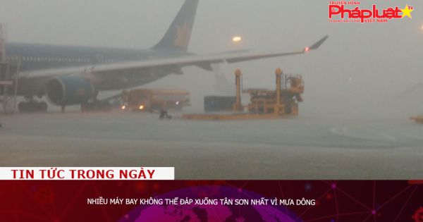 Nhiều máy bay không thể đáp xuống Tân Sơn Nhất vì mưa dông