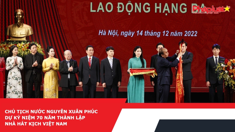 Chủ tịch nước Nguyễn Xuân Phúc dự kỷ niệm 70 năm thành lập Nhà hát kịch Việt Nam