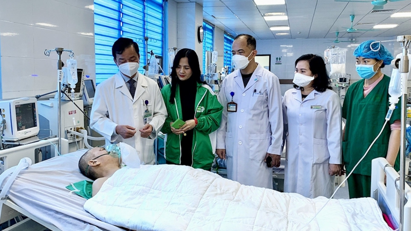 Bệnh viện Đa khoa tỉnh Thanh Hóa thăm, động viên và tặng quà tết cho bệnh nhân