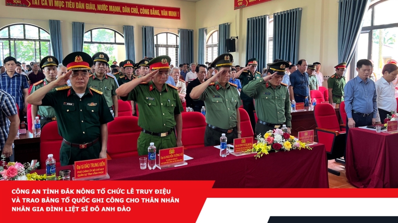 Công an tỉnh Đắk Nông tổ chức Lễ truy điệu và trao bằng Tổ quốc ghi công cho thân nhân gia đình Liệt sỹ Đỗ Anh Đào