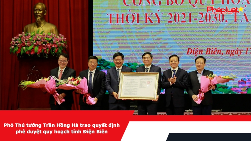 Phó Thủ tướng Trần Hồng Hà trao quyết định phê duyệt quy hoạch tỉnh Điện Biên