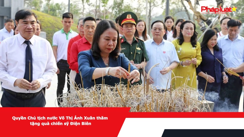 Quyền Chủ tịch nước Võ Thị Ánh Xuân thăm, tặng quà chiến sỹ Điện Biên