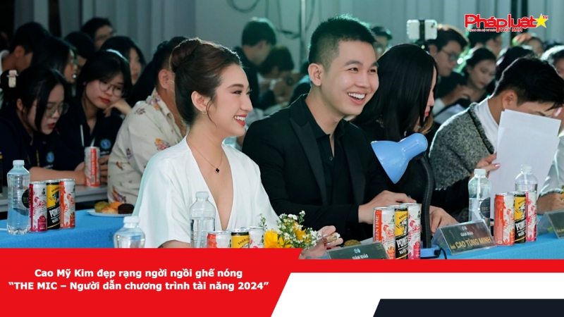 Cao Mỹ Kim đẹp rạng ngời ngồi ghế nóng “THE MIC – Người dẫn chương trình tài năng 2024”