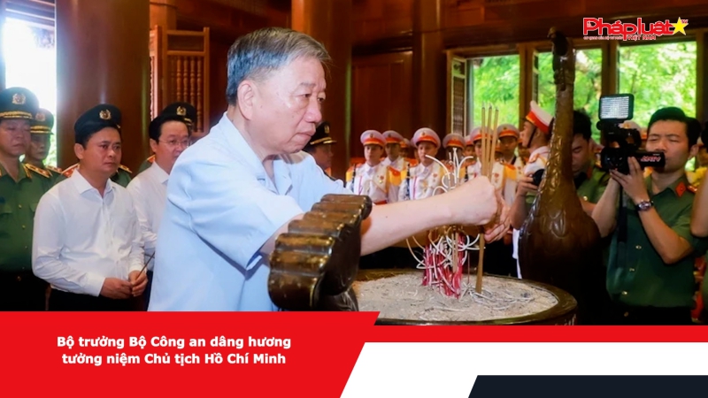 Bộ trưởng Bộ Công an dâng hương tưởng niệm Chủ tịch Hồ Chí Minh